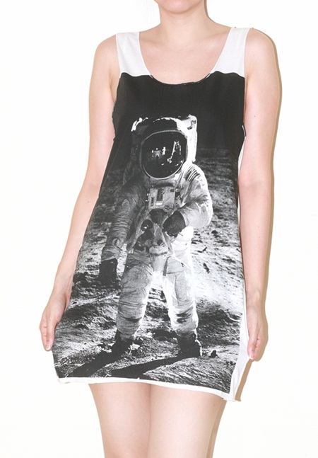 Astronaut Edwin Aldrin On Lunar White Singlet Tank Top Tunic Vest Women Sleeveless Shirt Indie Pop Rock T-shirt Size M